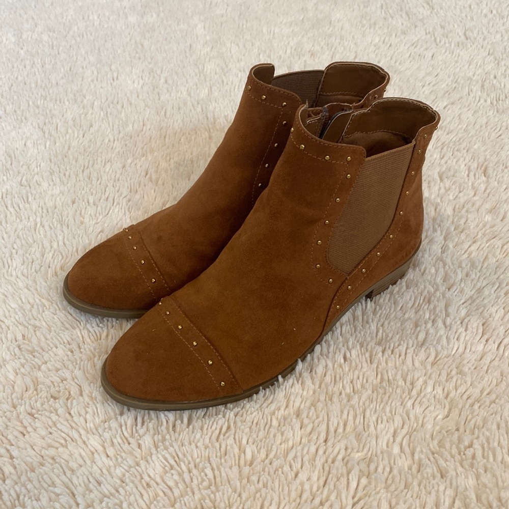 Liz Claiborne Brown Swede ankle boots